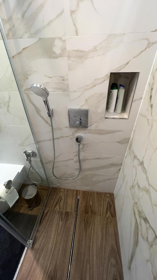 The Sixth - Self Check-In Apartment ทูคุมส์ ภายนอก รูปภาพ
